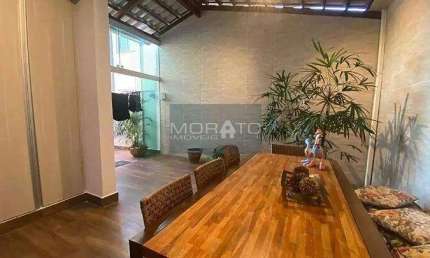 Casa Maravilhosa em condomínio no centro de contagem.