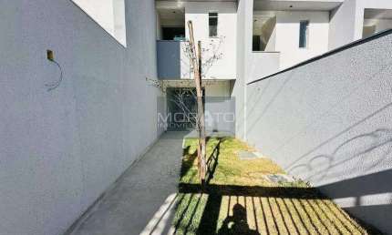 Casa Duplex 2 Quartos Suíte sendo 1 vaga de garagem no Bairro Planalto