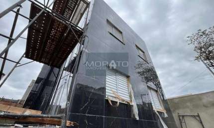 Área privativa 3 quartos um suíte e 2 vagas com Elevaddor no Bairro Santa Amélia.