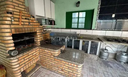 Casa 3 quartos com suíte e uma loja com 3 vagas de garagem