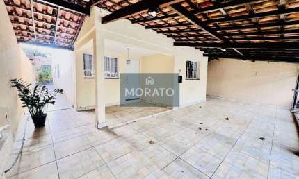 Casa ampla a venda com 3 Quartos, 1 suíte com 2 Vagas no Bairro Santa Maria.