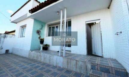 Excelente casa plana em lote de 360 m² com barracão nos fundos como segunda moradia.