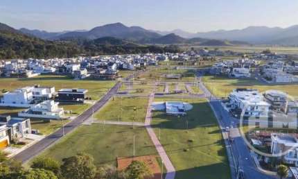 Terreno à venda na Rua Jesuíno Anastácio Pereira, 610, Santa Regina, Camboriú por R$ 1.250.000