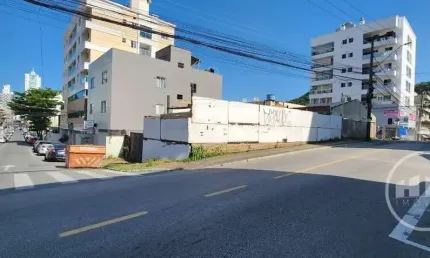 Terreno à venda na Avenida Palestina, 411, Nações, Balneário Camboriú por R$ 3.000.000