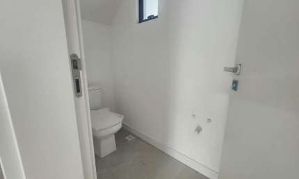 Venda de Sobrado Triplex, 236 m², 03 Suítes, 02 Vagas de Garagem, no Centro de Itajaí-SC