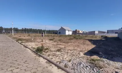Terreno à venda na Avenida Getúlio Vargas, 00, Caverazinho, Araranguá