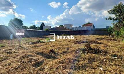 Terreno meio de quadra para construtores/investidores