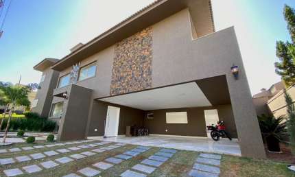 Luxuoso Triplex no Damha IV com 4 Suítes, Piscina de Raia e Acabamento Impecável!