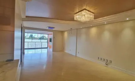 Amplo Apartamento 3 dormitórios (1 Suíte) + dependência + 2 vagas garagem - próximo Sociedade Aliança
