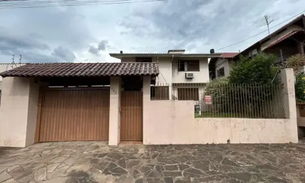 Casa com 3 quartos para alugar na Rua Índia, 249, Petrópolis, Novo Hamburgo