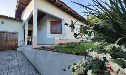 Casa com três dormitórios, sendo 1 suíte, no Bairro Ideal em Novo Hamburgo.