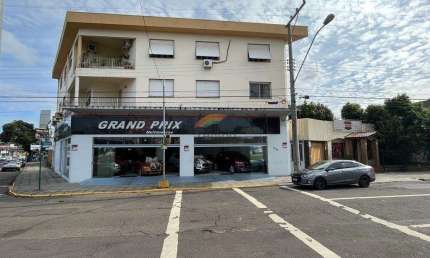 Prédio, loja comercial, casa comercial, estacionamento e 4 apartamentos com 03 dormitórios no bairro Pátria Nova em Novo Hamburgo.
