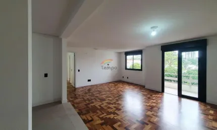 Apartamento reformado com 03 dormitórios no bairro Vila Nova em Novo Hamburgo.