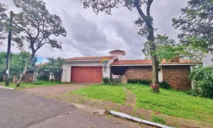 Casa Residencial de 5 quartos no bairro Ouro Branco