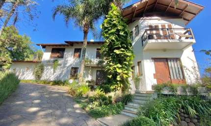 Casa Residencial de 4 quartos no bairro Lomba Grande