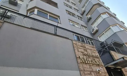 excelente vista panorâmica, apartamento 2 dormitórios, 2 vagas, churrasqueira e semimobiliado