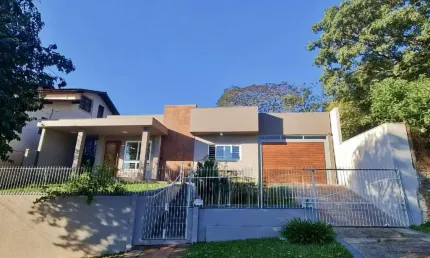 Casa plana / nova , bem localizada 3 dormitórios (1 suíte )