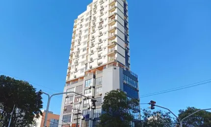 Apartamento 2 dormitorio no centro com elevador e sacada