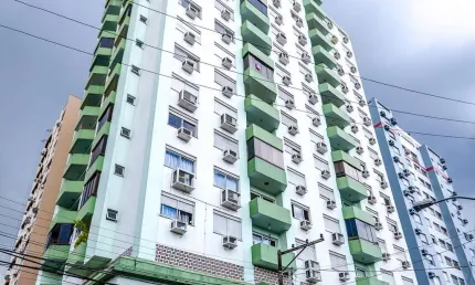 Apartamento 1 dormitório no centro com elevador e sacada