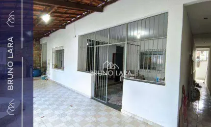 Casa à venda em São Joaquim de Bicas, bairro Pedra Branca