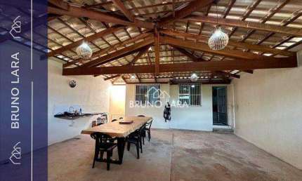 Casa à venda em São Joaquim de Bicas MG, bairro Marquês Canadá.