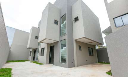 SOBRADOS 3 DISPONÍVEL/ CURITIBA  Sobrado 3 com 142,07m² de área privativa + terraço aberto com 27,11m²