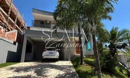 Casa à venda em condomínio com 3 suítes, piscina aquecida e área gourmet