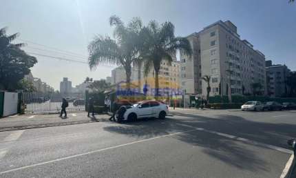 APARTAMENTO TÉRREO EM ÓTIMA LOCALIZAÇÃO SEMI MOBILIADO EM CONDOMÍNIO CLUBE!!!