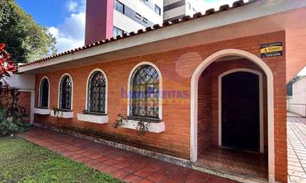 Residência para fins residenciais ou comerciais na divisa entre os bairros Portão e Vila Izabel