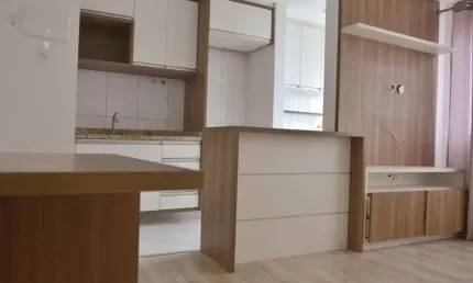 EXCELENTE APARTAMENTO MOBILIADO EM ÓTIMA LOCALIZAÇÃO.