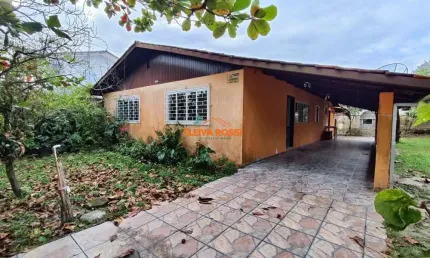 Casa à Venda com Amplo Terreno de Esquina Pontal do Paraná