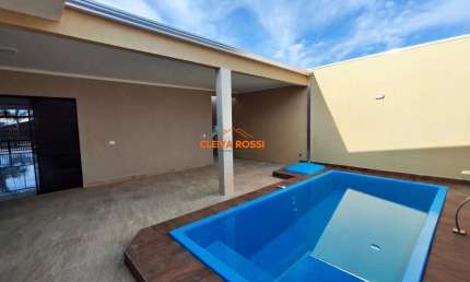 Casa à venda com 03 Quartos e Piscina Pontal do Paraná