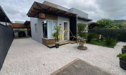 Casa Sozinha em Um Terreno de 302 metros Quadrado-Itajuba -Barra Velha