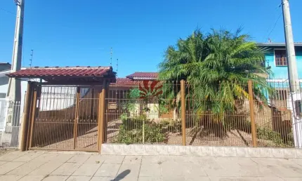 Casa com 3 quartos para alugar na Rua Guia Lopes, 96, Harmonia, Canoas por R$ 2.300