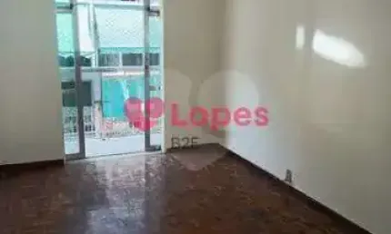 Apartamento 2 quartos com piso madeira parquet original