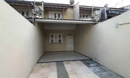 Casa para venda tem 110 metros quadrados com 3 quartos em Maraponga - Fortaleza - CE