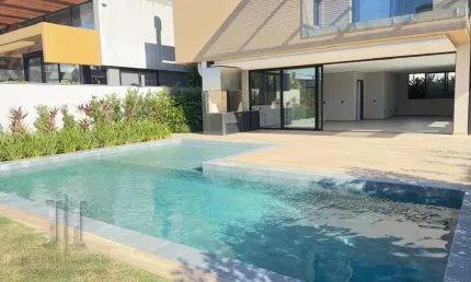 A 100 metros do mar, o cenário perfeito para sua próxima história.