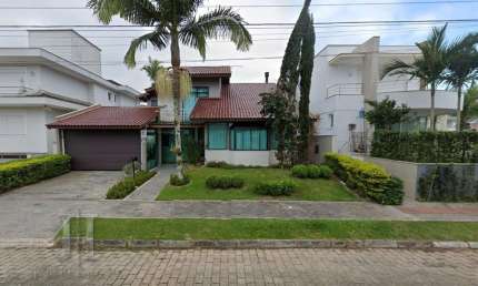 Casa a venda com acessibilidade em Jurerê Internacional