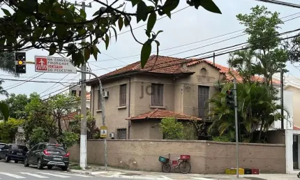 Sobrado Padrão  no privilegiado bairro Jardim Paulista, em São Paulo - SP.