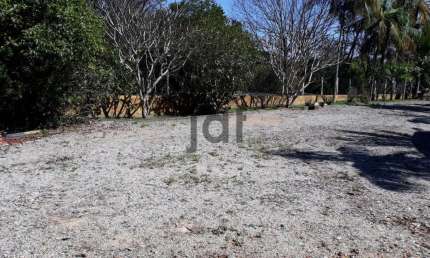 Terreno no Residencial Porta do Sol , com algumas benfeitorias e espaço pronto para construir com ótima topografia.