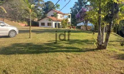 Chácara com excelente terreno e pequena Edicula construida