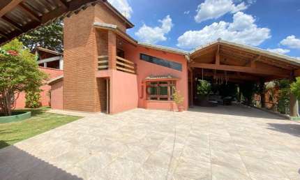 Chácara em Porta do Sol, Mairinque/SP com 6.600 m2 de terreno e 650 m2 de área construída.