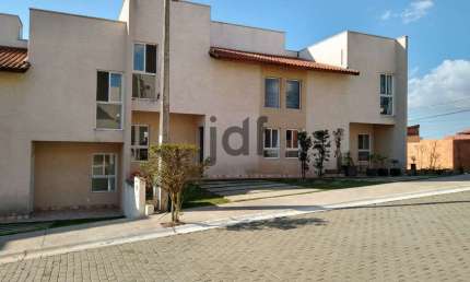 Casa em Condomínio Oportunidade!!! com 20 unidades, sobrado com quintal, espaço para crianças, jardim, paisagismo, próximo de muito verde e comércios. Negociamos seu pagamento!