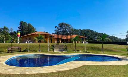 Chácara com 15000 m2 de terreno e cachoeira particular em condominio Porta do Sol.