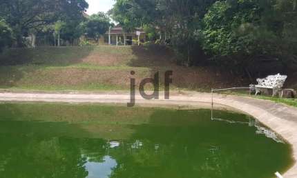 Terreno em Condomínio em Porta do Sol, Mairinque/SP com boa topografia, pomar formado, tanque para peixes  e pequena edicula construída.