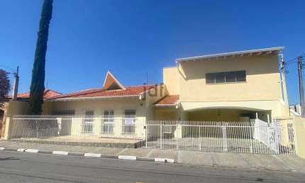Sala Comercial em Centro, São Roque/SP a 50 metros da Raposo Tavares.