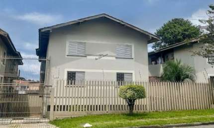 Apartamento Reformado em Frente à Sede de Tênis do Clube Curitibano!