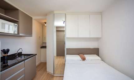 Studio Mobiliado Para Locação, No Rebouças Próximo Ao TRE, Com 28,60m² De Área Total, Com Ar-condicionado E Internet.