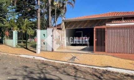 Casa com 3 quartos à venda na Praça das Gerberas, 108, Centro, Holambra, 181 m2 por R$ 963.000