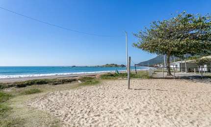Alugo anual lindo Studio em frente a praia da Armação